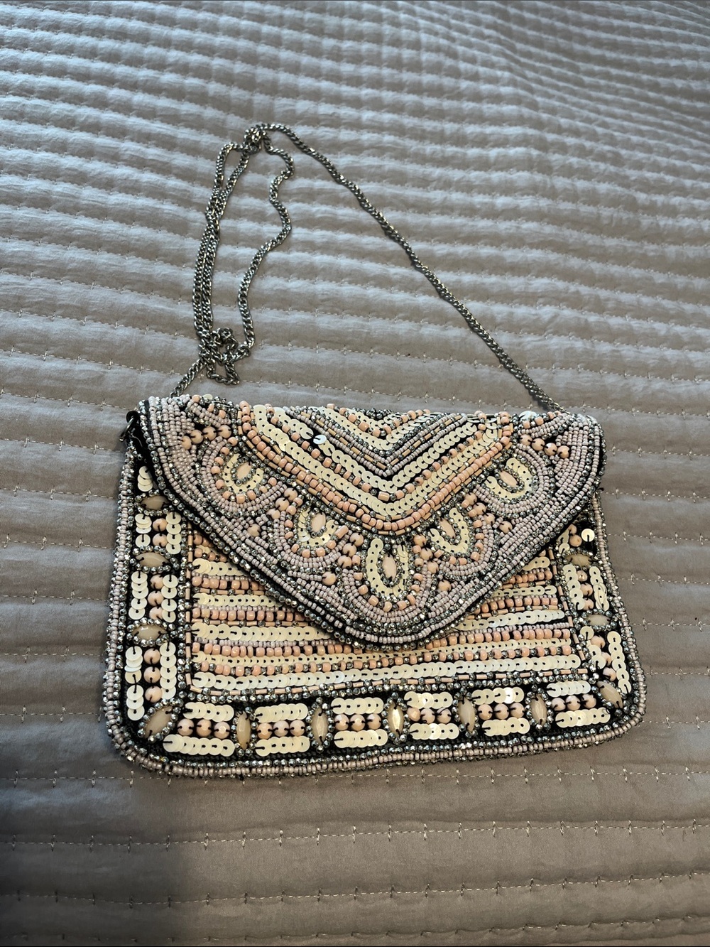Beaded crossbody purse in Ivory and Silver with Chain Strap